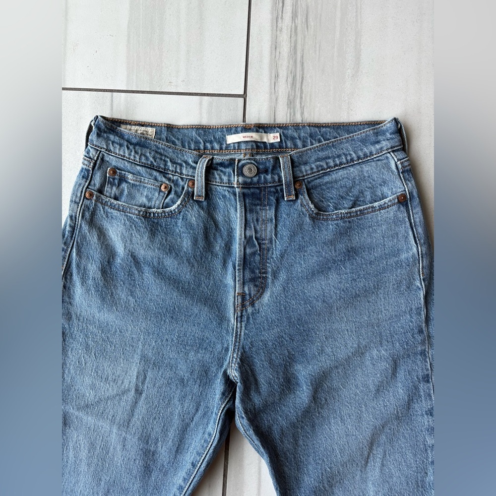 Levi's® Wedgie Icon Fit Jeans Classic Straight Leg | These Dreams Wash | Size 29 - Picture 10 of 16